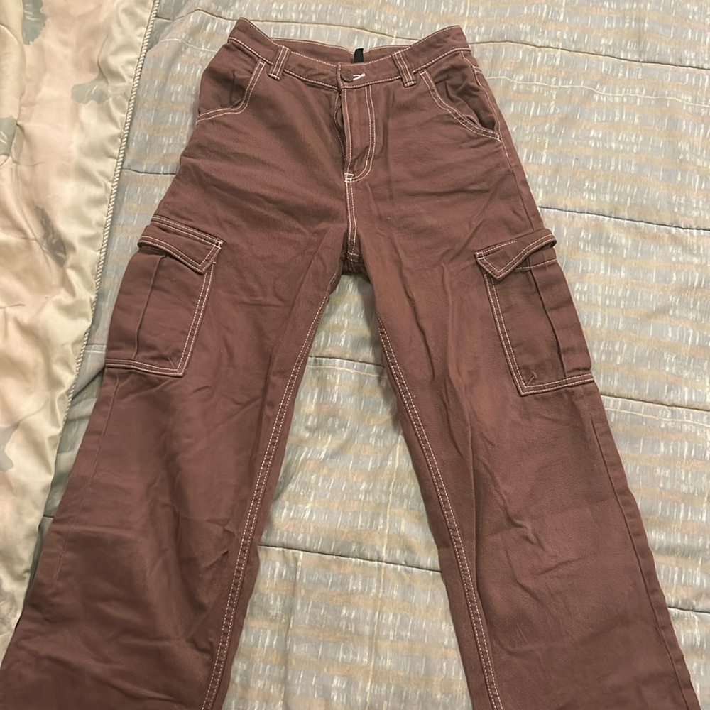 h&m divided brown cargo pants with white stitch